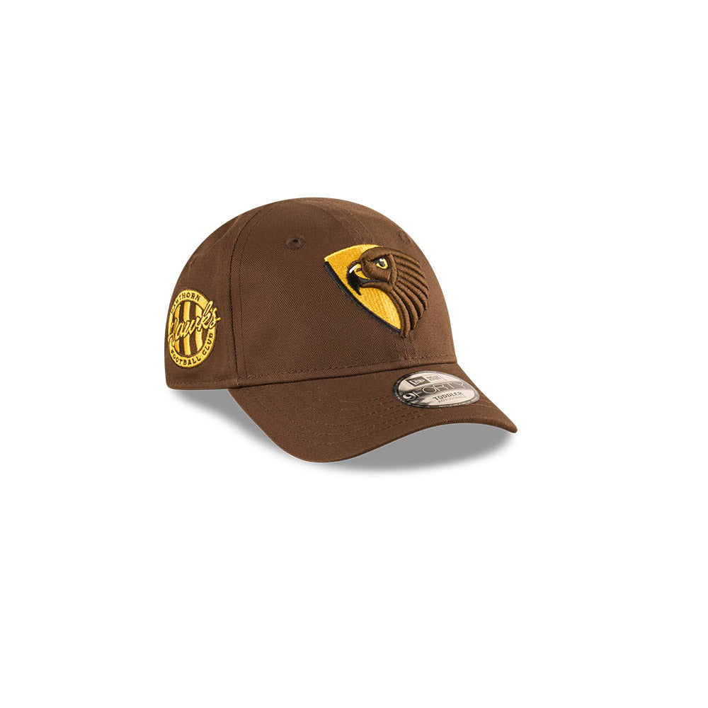 Hawthorn Hawks Youth Hat - AFL 2025 Badged Brown OTC 9Forty Kids Strapback Cap - New Era